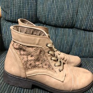 🎂Tan Ankle Boots In excellent condition